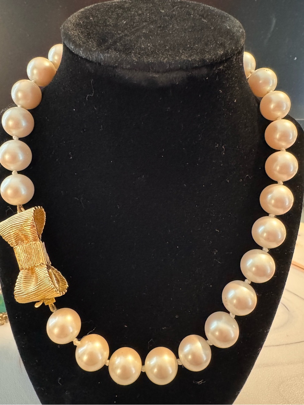 Kate spade Champagne Pearl Necklace with Gold Bow Accent and matching bracelet